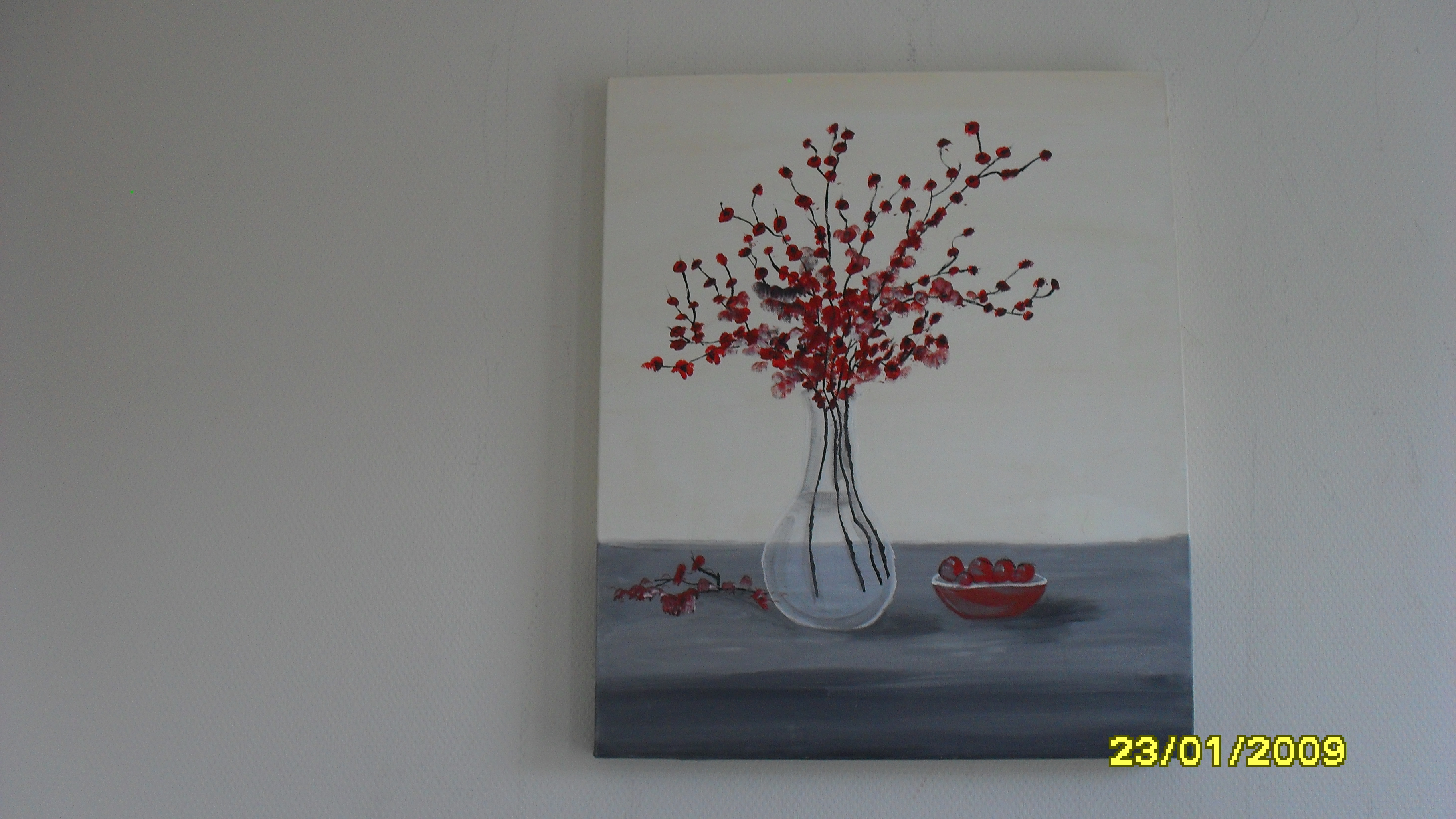 Vaas met rode bloemen